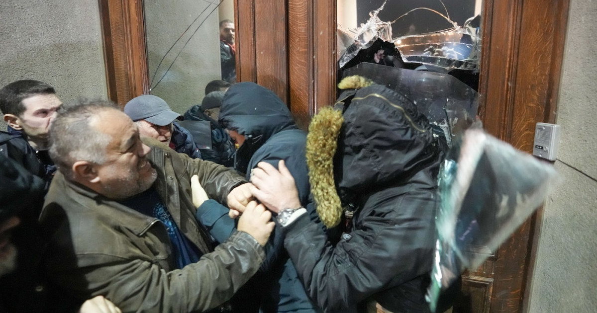 Сербиядағы наразылық: Белградта жағдай шиеленісіп тұр