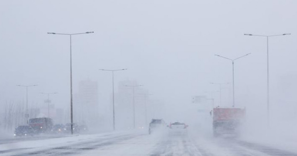 Қолайсыз ауа райына байланысты екі облыстағы жолдарда көлік қозғалысы шектелді