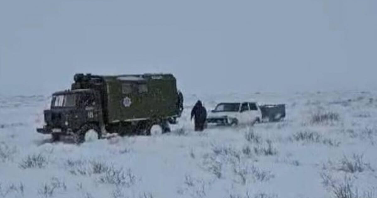 Қарағанды облысында 27 бала қар құрсауынан құтқарылды
