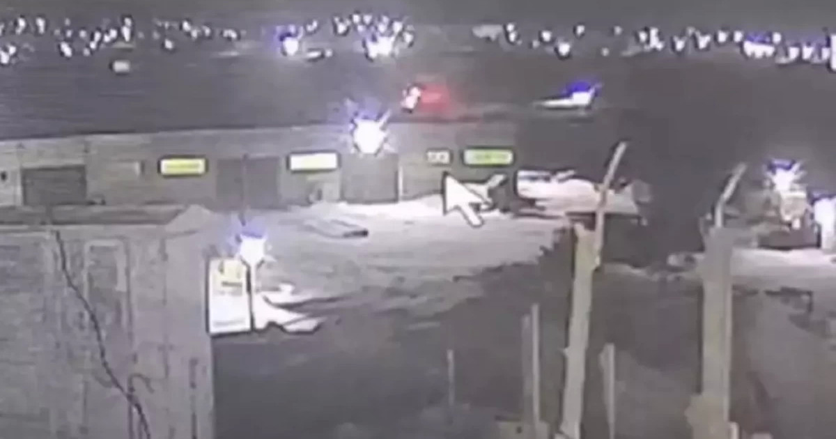Майқайыңда автобустың жер астына түсіп кеткен сәтінен видео пайда болды