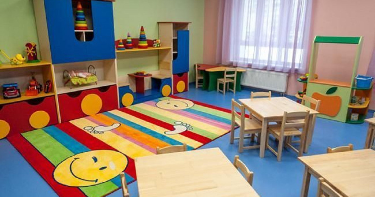 Қызылордадағы балабақшада бүлдіршінді қатарластары жабылып ұрған тастаған