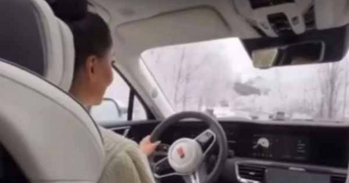Танымал актриса әлеуметтік желідегі видеосы үшін жазаланды