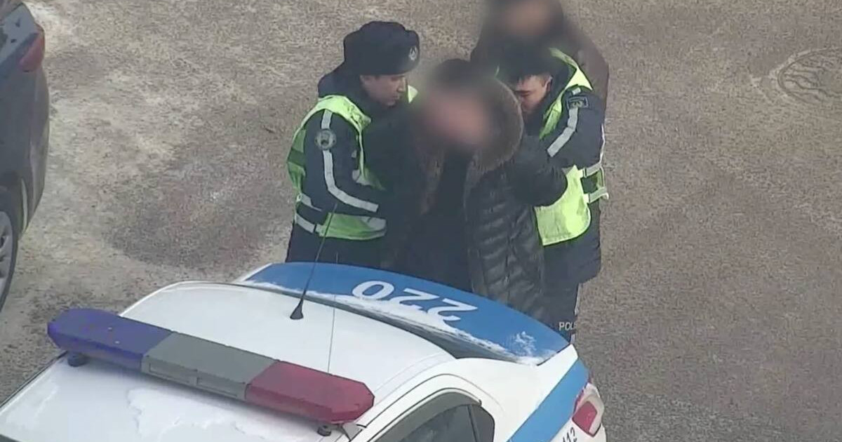 Астанада полицейді көлігімен сүйреген мас жүргізуші ұсталды