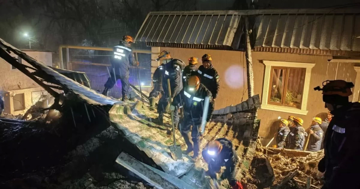 «4 адам іздестірілуде»: Алматыда тұрғын үйлерге лай көшкіні түсті