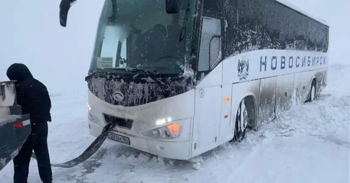 ШҚО-да қар құрсауында қалған автобус жолаушылары құтқарылды