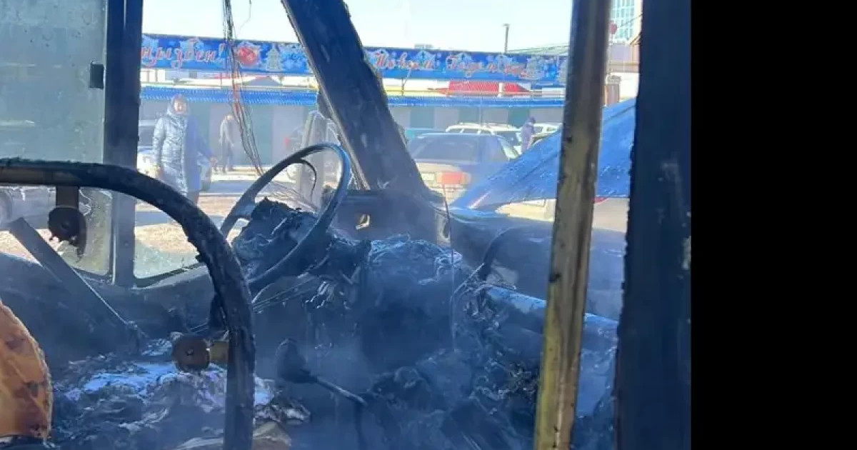 Оралда жолаушылар тасымалдайтын шағын автобус жанып кетті