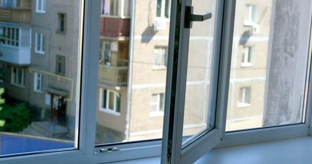 Петропавлда 15 жастағы қыз көпқабатты үйден құлап кетті