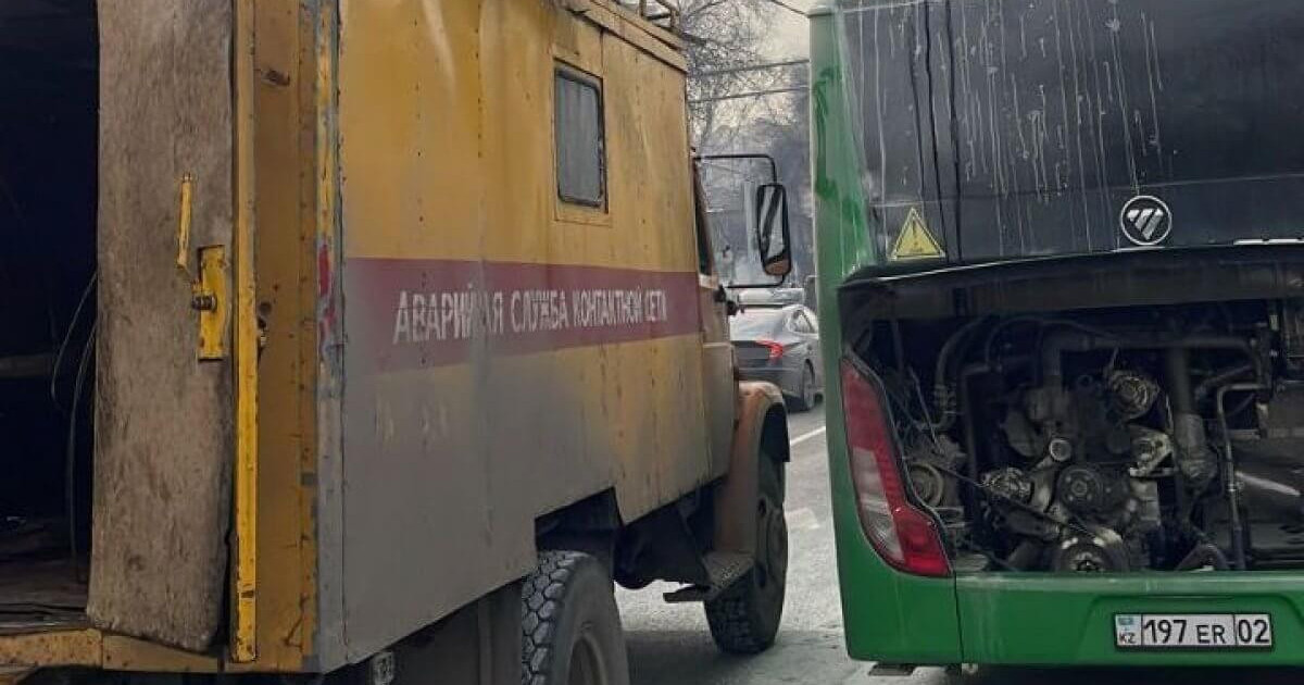 Алматыда автобус өртенді