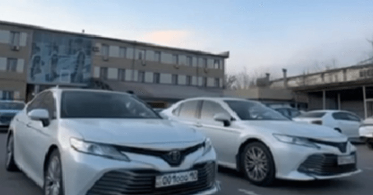 Шымкентте бірдей нөмірмен жүрген екі көлік анықталды