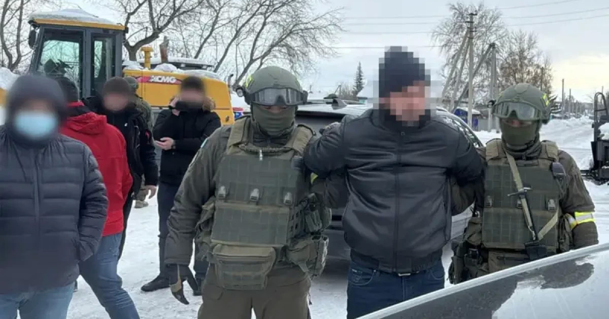 Ақмола облысында кәсіпкерлерден ақша бопсалаған 2 адам ұсталды