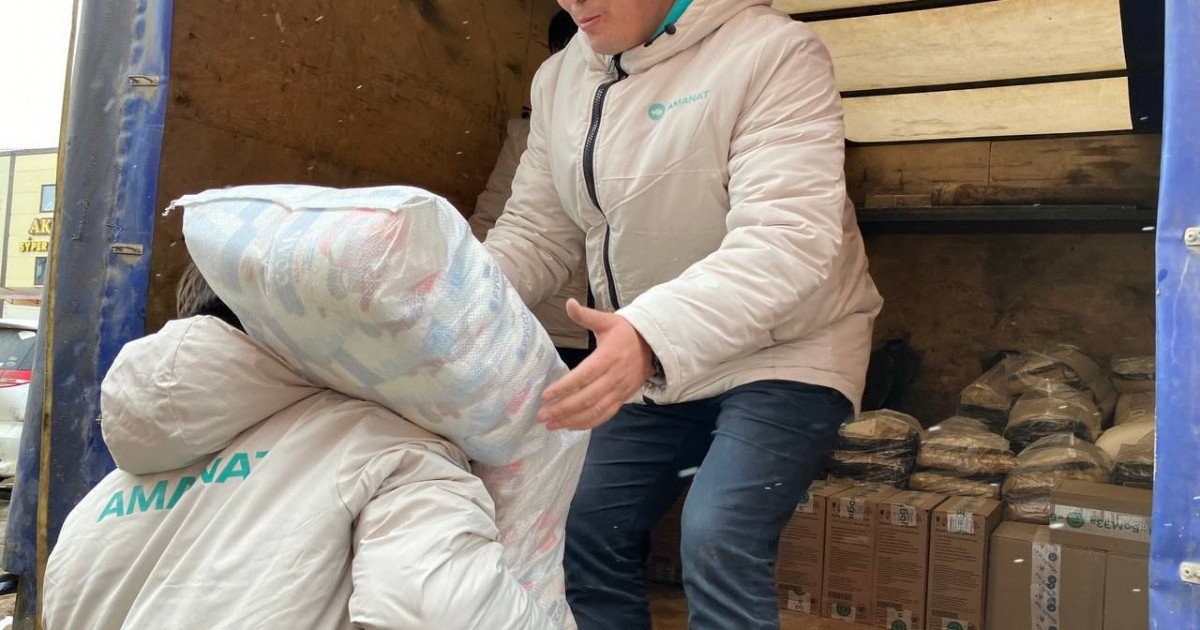 БҚО белсенділері су басқан аудандарға гуманитарлық көмек жеткізді