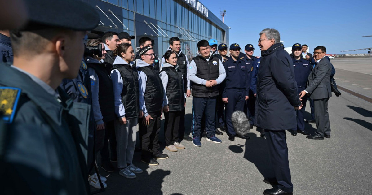 Президент құтқарушылармен және еріктілермен кездесті