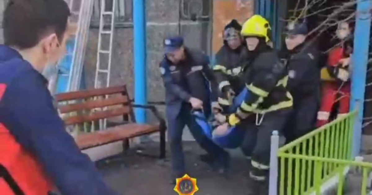 Елордалық өрт сөндірушілер екі адамды құтқарды