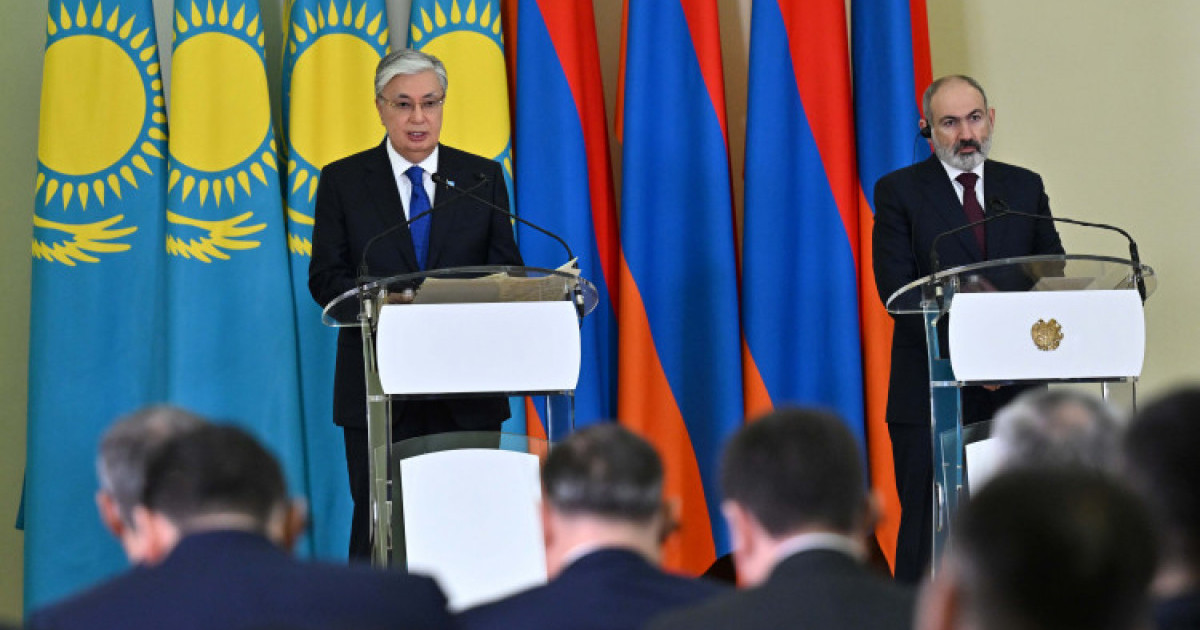 Тоқаев пен Армения Премьер-министрі БАҚ өкілдері үшін брифинг өткізді