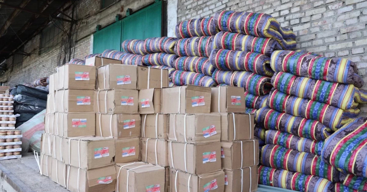 Қырғыз елінің полицейлері қазақстандық әріптестеріне 50 тонна гуманитарлық көмек жіберді