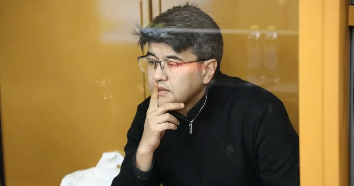 "Дәрігер шақыр деп бірнеше рет айттым": Бишімбаев жүгінген көріпкел сотта жауап берді