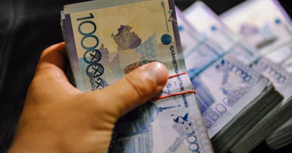 Степногорск қаласында банк директоры мен кассир 255 миллион теңге жымқырған