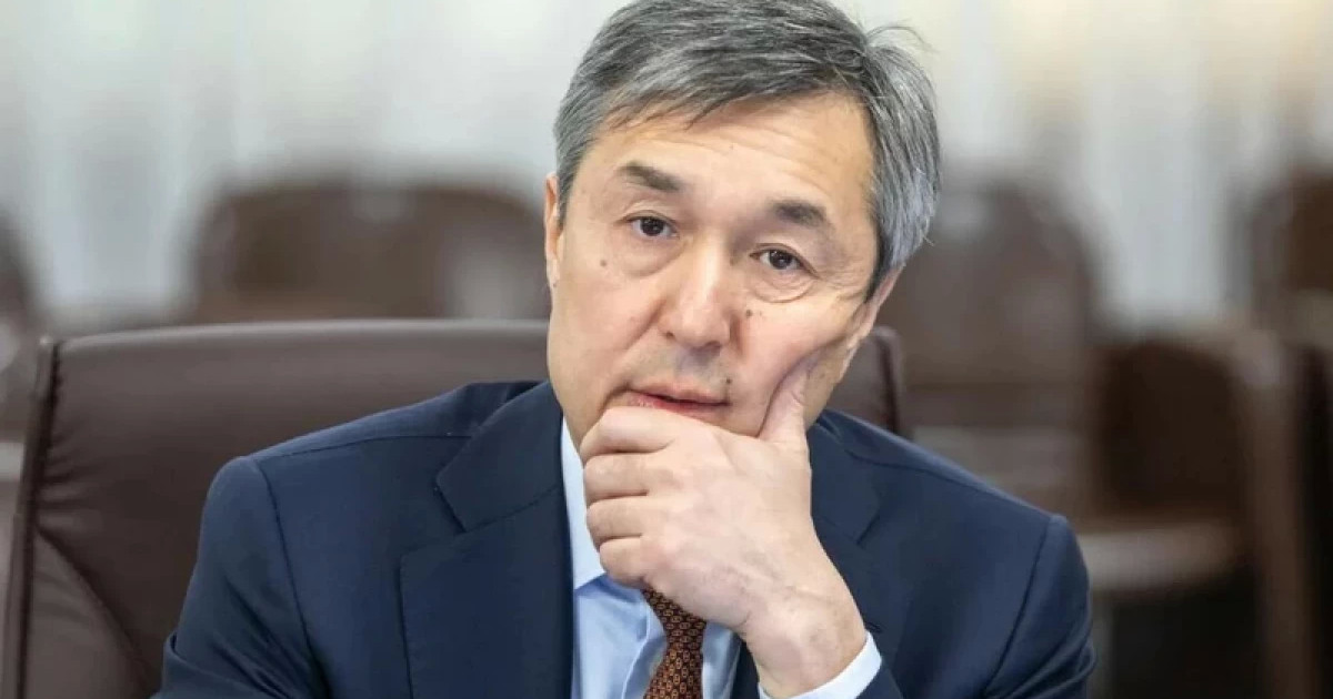 «Сұрақтарға жауап бердім»: Райымбек Баталов өзекті мәселе төңірегінде сұхбат берді (ВИДЕО)