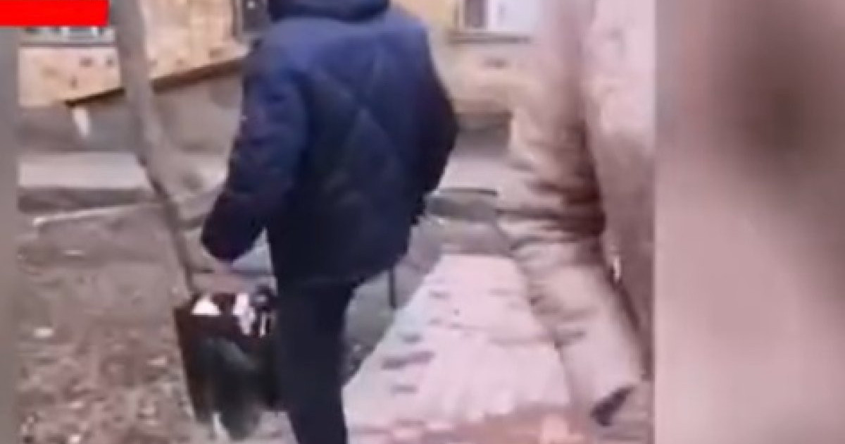 Қарағандыда аудан әкімі орынбасарының қоқыс жәшіктерін тепкен видеосы тарады