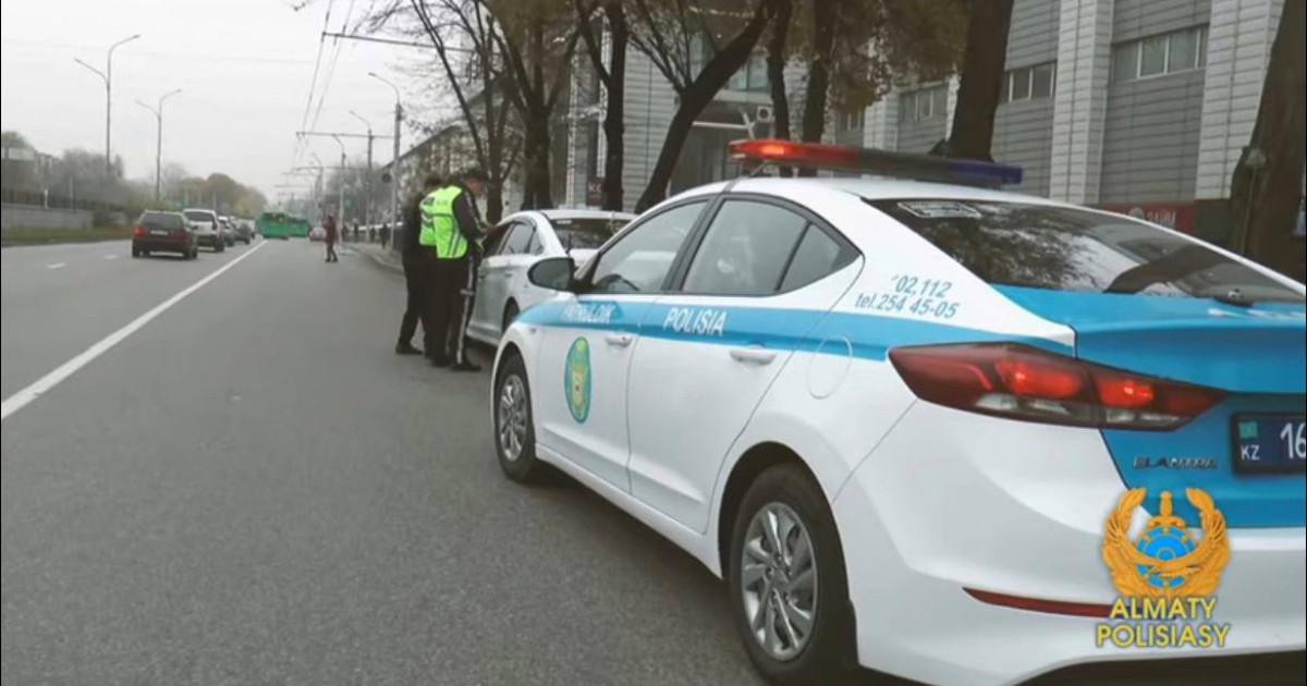 Желіде тараған видеодан кейін Алматыда полицейлердің үстінен іс қозғалды