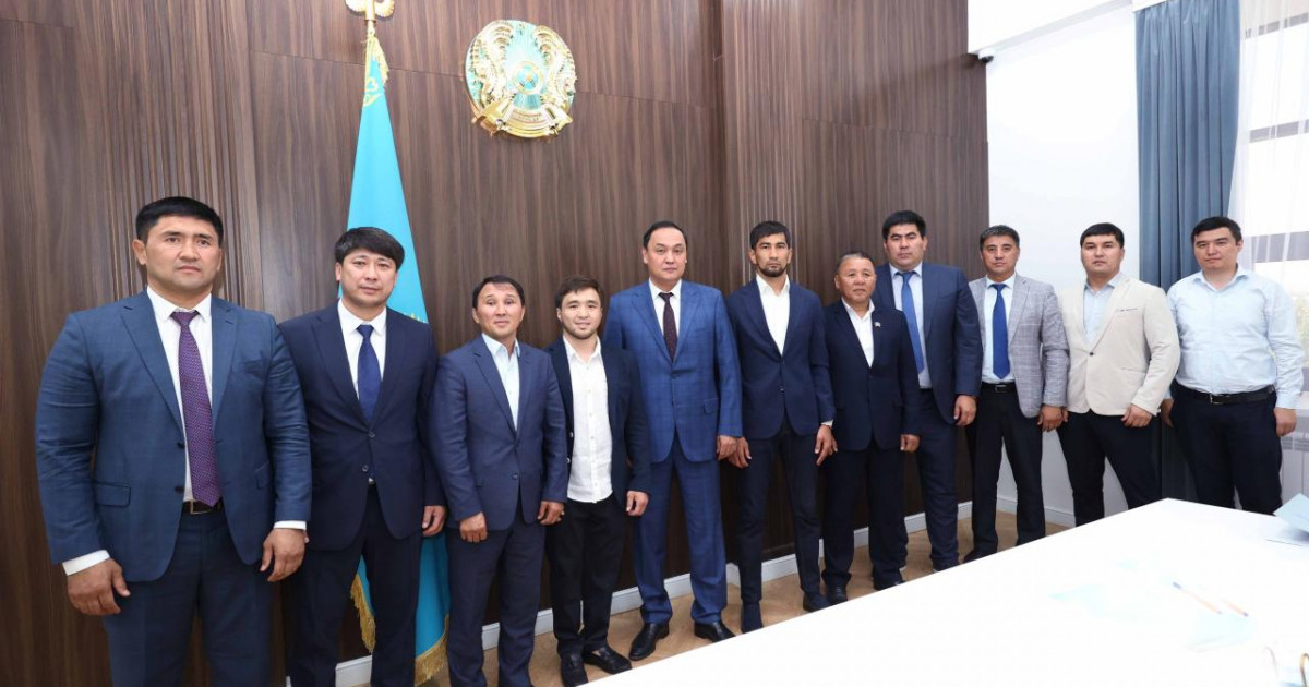 Облыс әкімі Елдос Сметов пен Асланбек Шымбергеновке ақшалай сыйақы табыстады