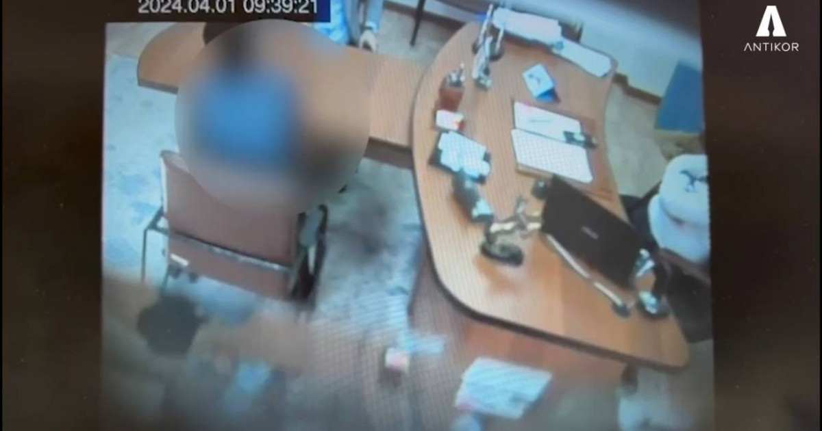 Шалқар ауданы Білім бөлімінің басшысы пара алған жерінен ұсталды (ВИДЕО)