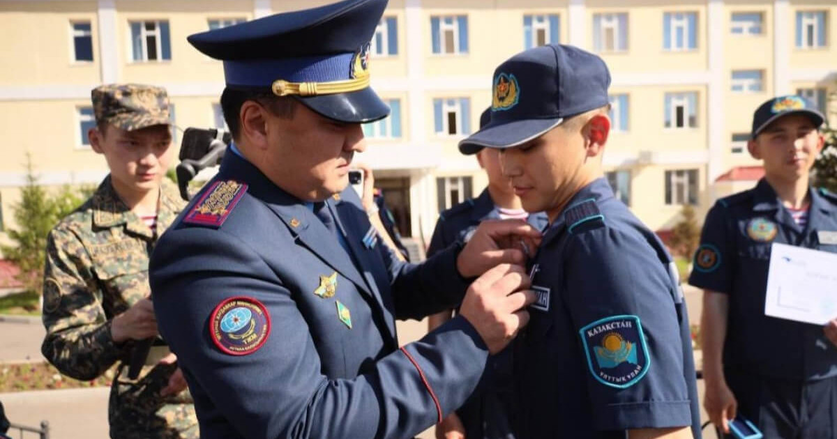 Жасөспірімді ажалдан аман алып қалған сарбаз марапатталды