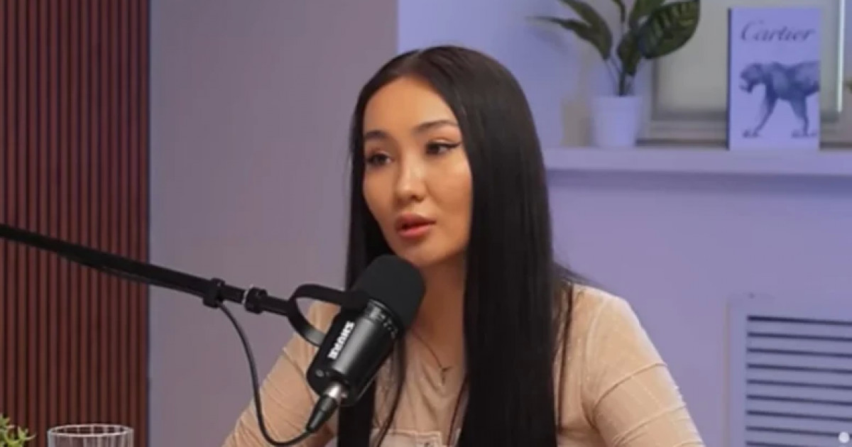 «Бәрін білесіздер»: Нұрила Ақберген өзін сынаған «Меломен» жігіттеріне жауап қайтарды