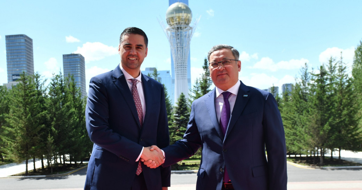 Иэн Борч ресми сапармен Қазақстанға келді