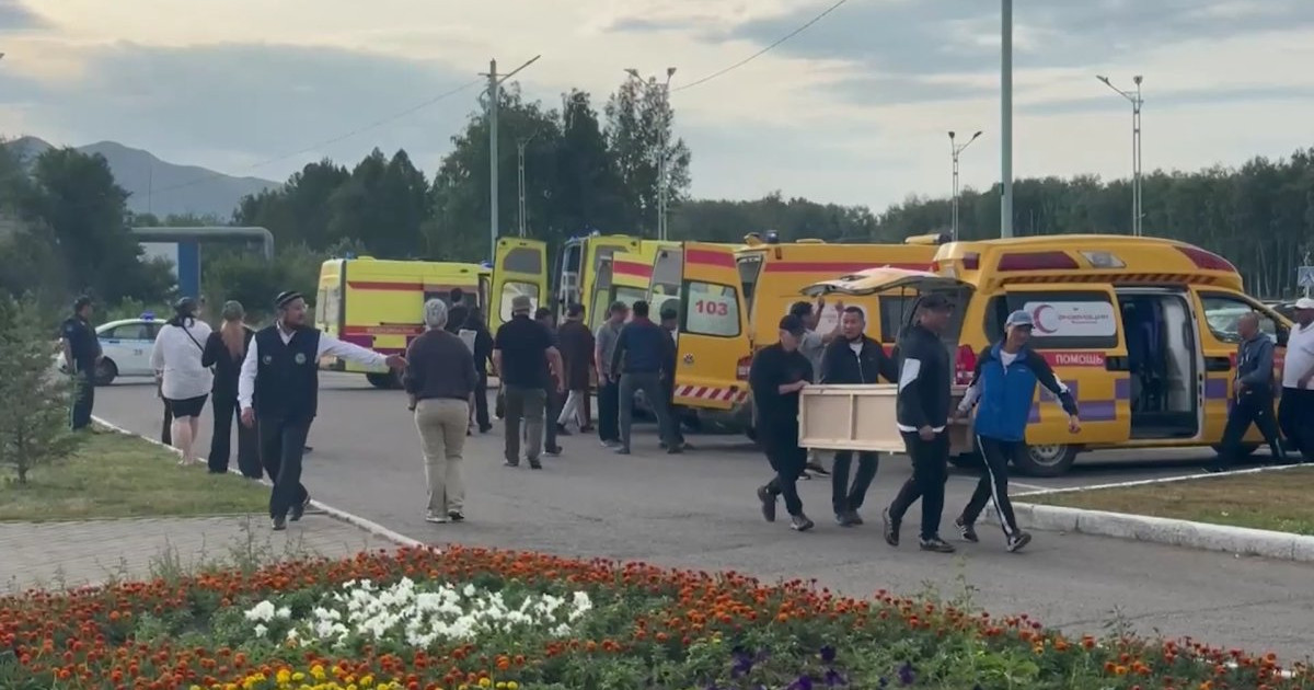 Өскемен халқы селден қаза тапқан балаларды ақтық сапарға шығарып салды (ВИДЕО)