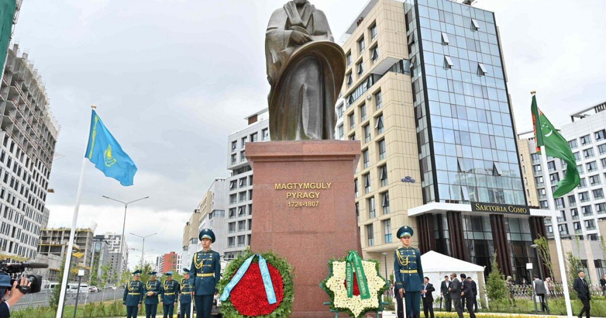 Елордада Мақтымқұлы Пырағыға арналған ескерткіш ашылды