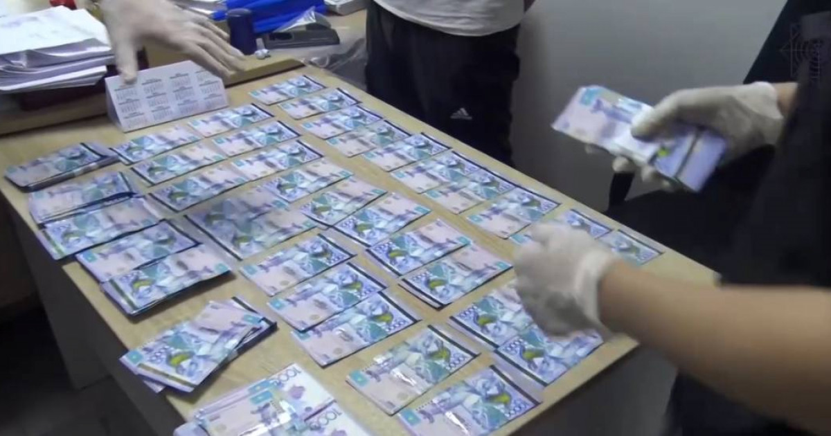 Қостанайлық шенеунік мердігерден 9 млн теңге алып жатқан жерінен ұсталды