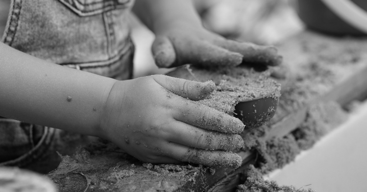 Семейде күтушінің күйеуі баланы өлтіріп, денесін әжетханаға тастаған