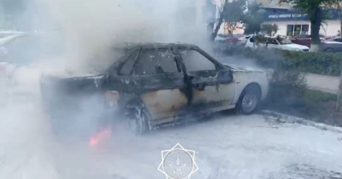 Астанада автотұрақта тұрған көлік өртеніп кетті