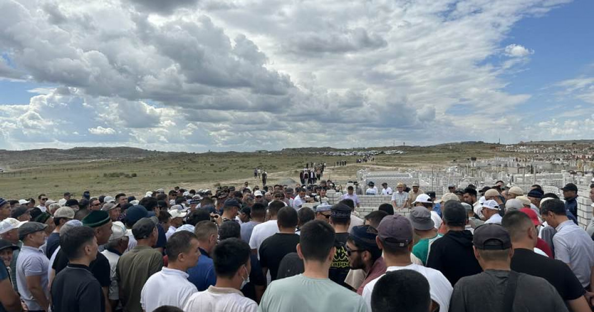 Майқайыңдағы апат: құтқарушының денесі жер қойнына тапсырылды