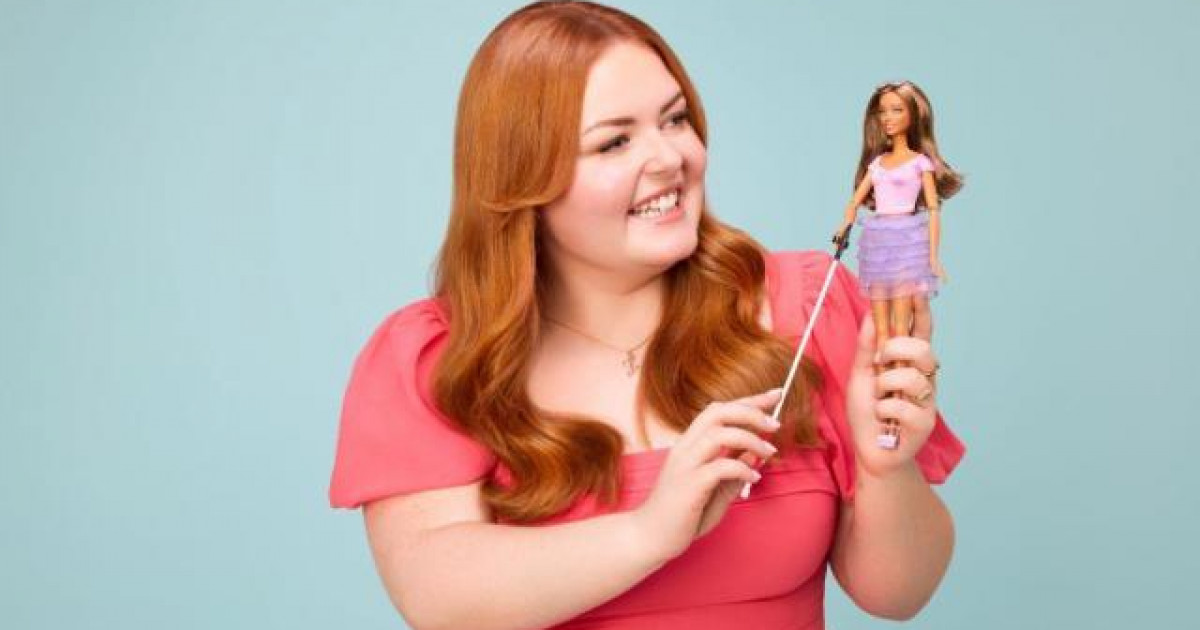 Mattel көру қабілеті нашар балаларды қолдау үшін көзі көрмейтін Барби шығарды