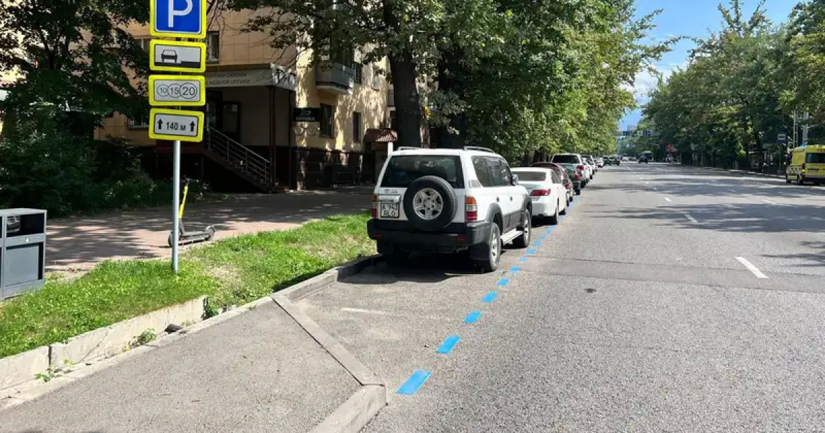 Алматыдағы жолдарға көк таңба салынып жатыр (ФОТО)
