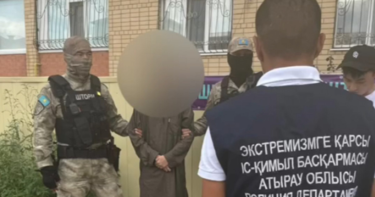 18 жастағы атыраулық тұрғын тыйым салынған материалдарды таратқан