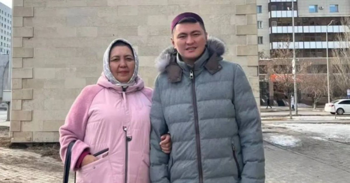 «Қабырғам қайысып тұр»: Дәулет Мұқаев өмірден өткен анасына әсерлі жазба арнады