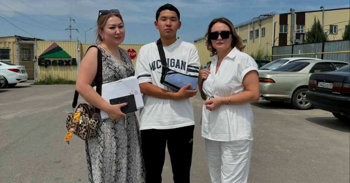 «Қолын пакетке салып алған»: Мүгедек болып қалған бозбала әділдік таппай жүр