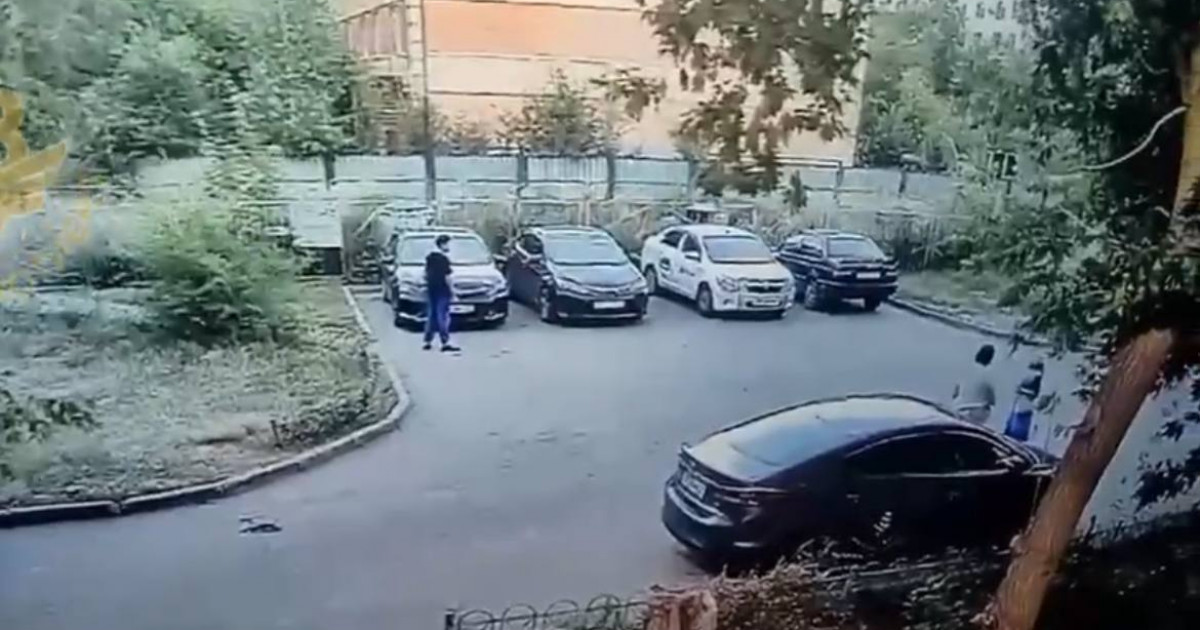 Астанада 15 жастағы жасөспірімді үш жерден пышақтап кетті (ВИДЕО)