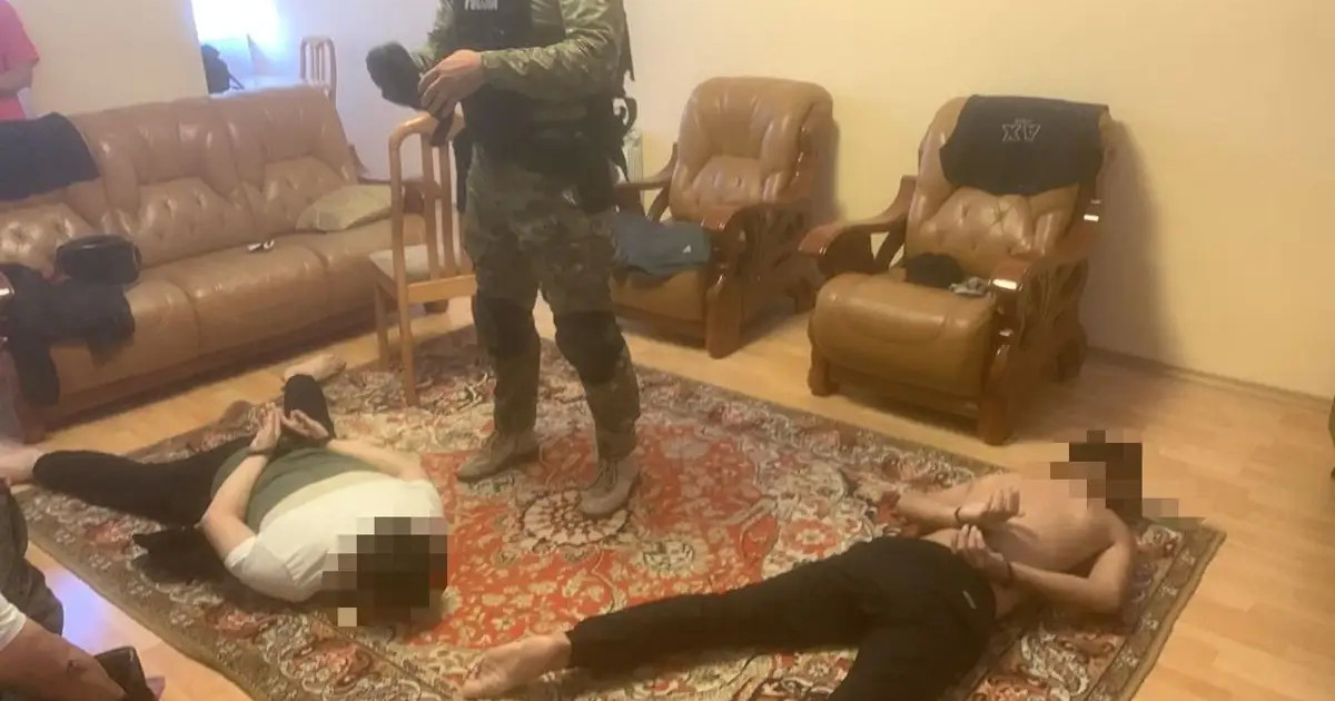 Атыраудағы қонақ үйде адамдарды тонаған 3 күдікті ұсталды