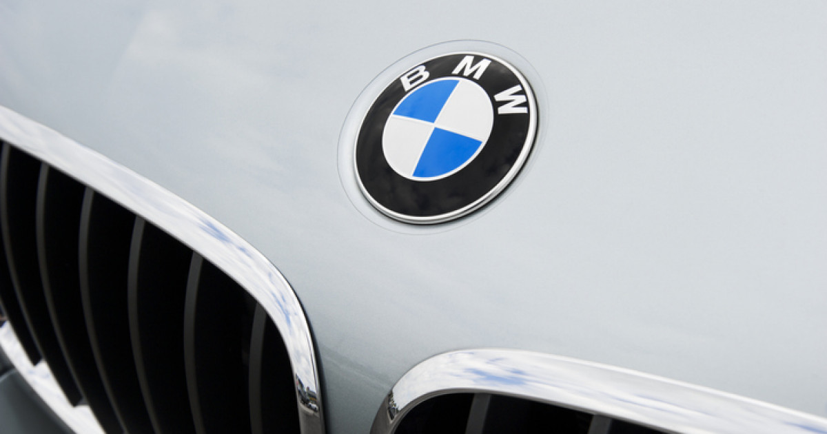 "Өртеніп кетуі мүмкін": BMW 720 мыңнан астам көлікті кері қайтарып алады