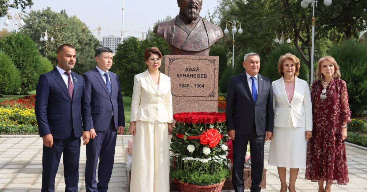 Душанбеде қазақтың ұлы ақыны Абайдың бюсті ашылды
