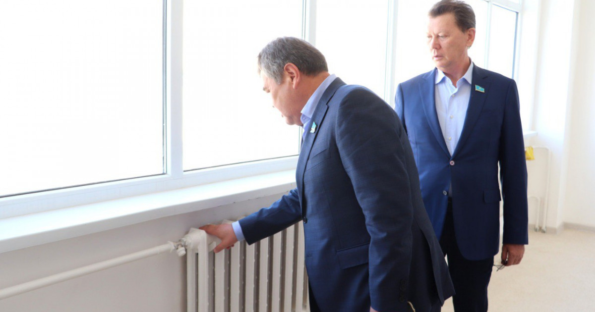 Мәжіліс депутаттары мектептердің жағдайын көріп қайтты