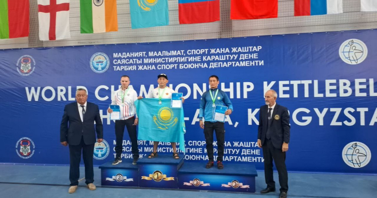 Ержан Төлеубаев гір тасын көтеруден әлем чемпионы атанды