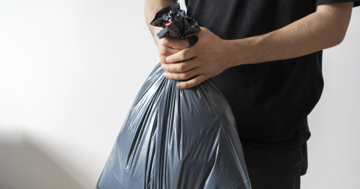 Павлодарлық тұрғын  қарызын қайтармаған әйелге нәжіс лақтырған