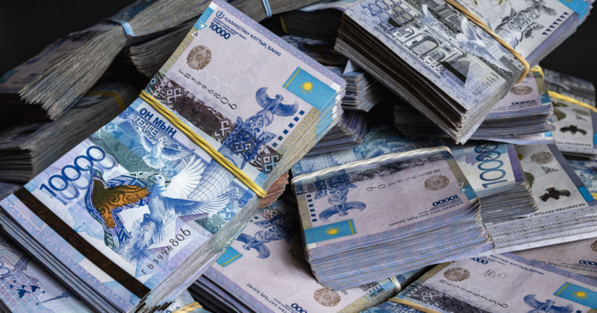 Атырауда 3 мектептің бухгалтері 81 млн теңге жымқырған