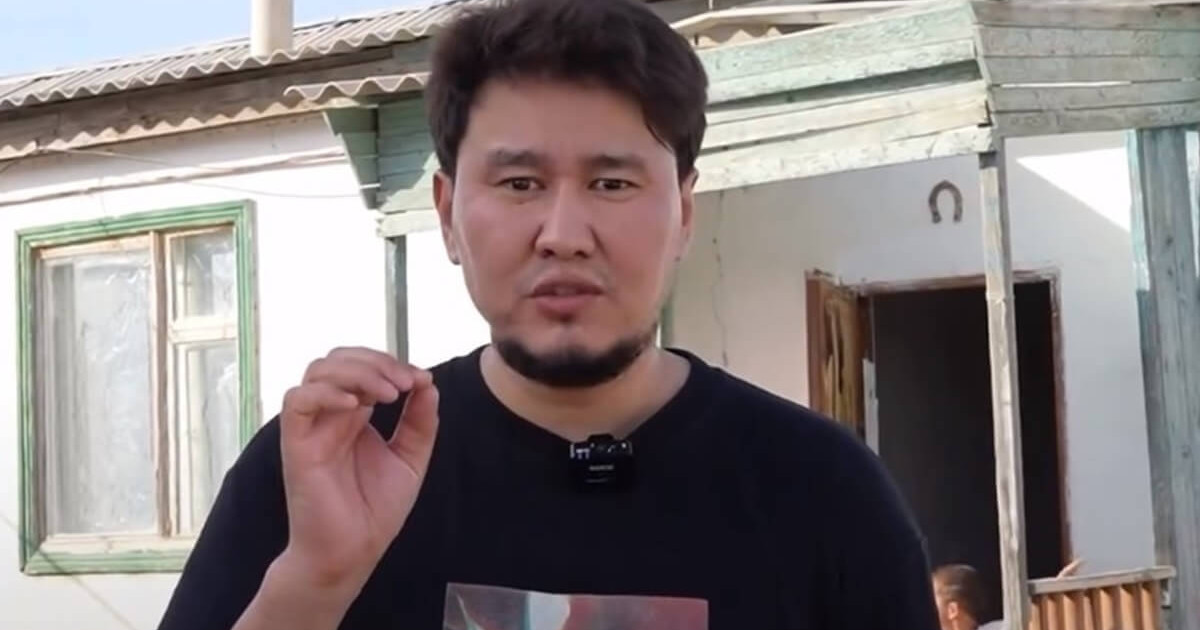«Ісік бар»: Жахан Отарғалиев әкесі жол апатына түскенін айты