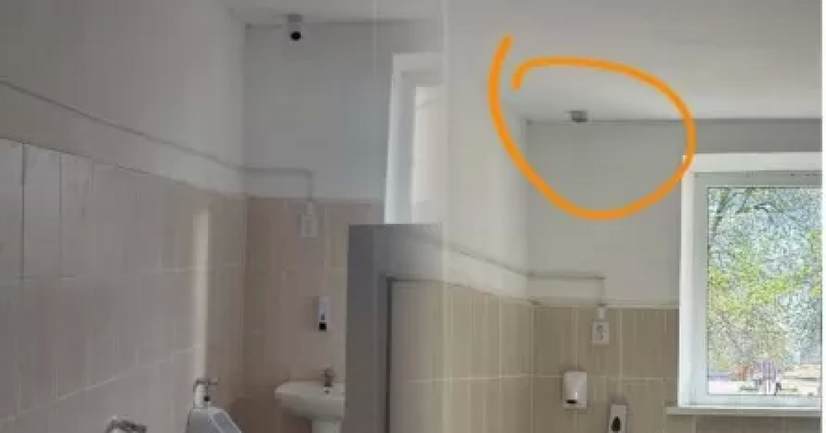 Атырау облысында мектеп директоры дәретханаға бейнекамера орнатқан